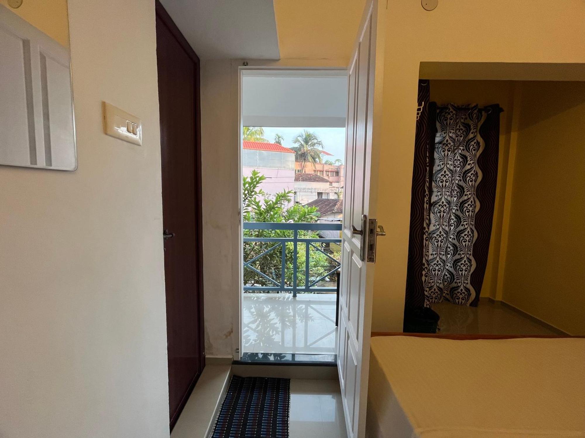Segundo Home Kochi Exteriör bild